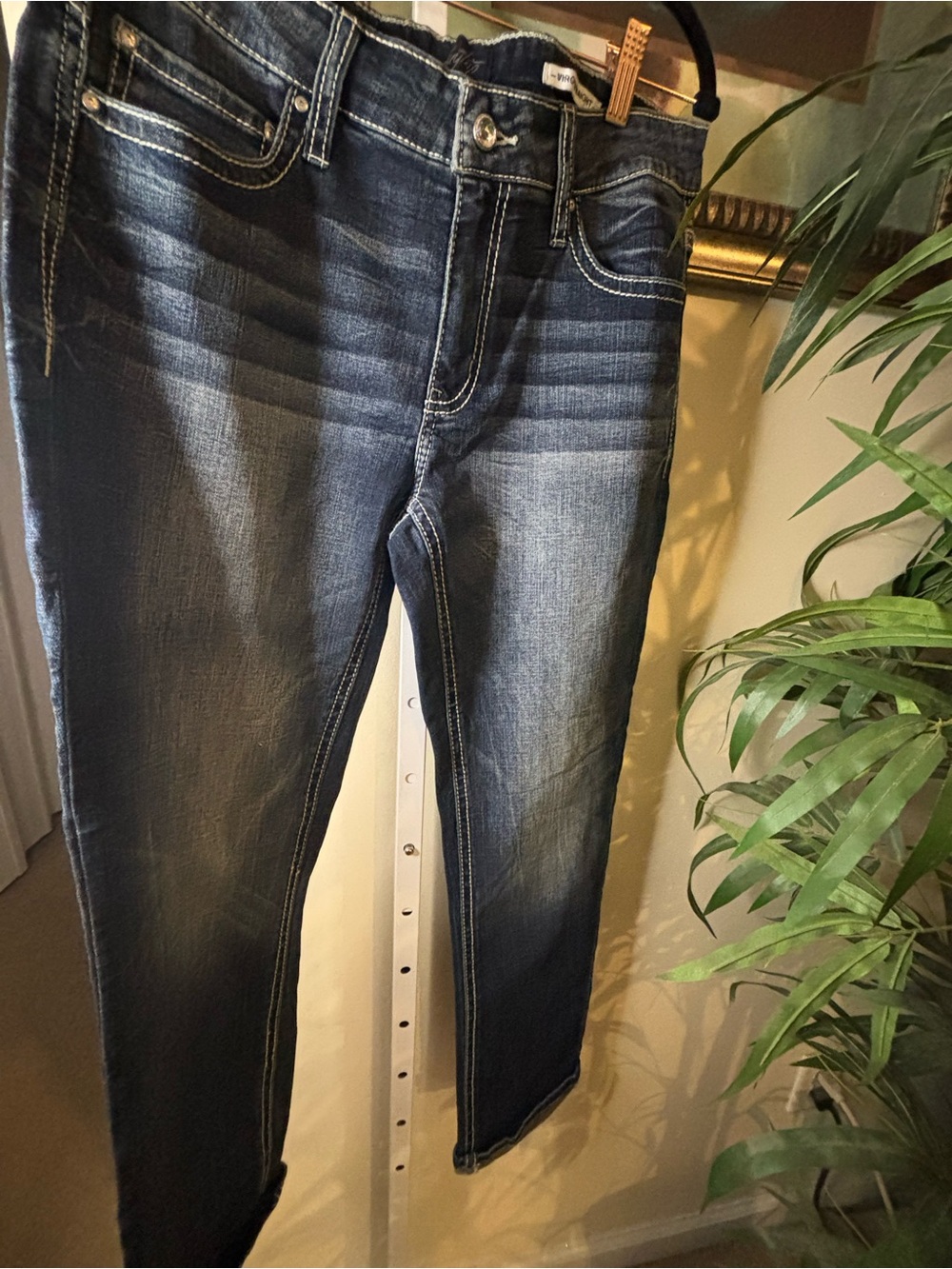 Virgo Skinny Jeans in Washed Dark Blue with Contrast Stitching